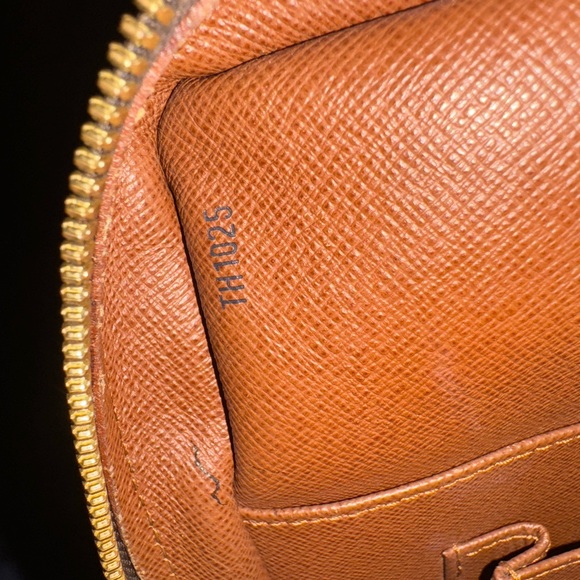 LV laptop briefcase/bag. This is in great shape. - Picture 9 of 9